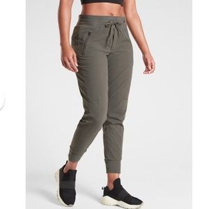 Athleta Trekkie North Jogger 6